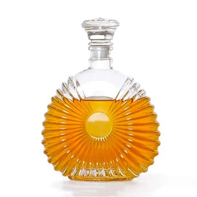 ウイスキーボトルの彫刻